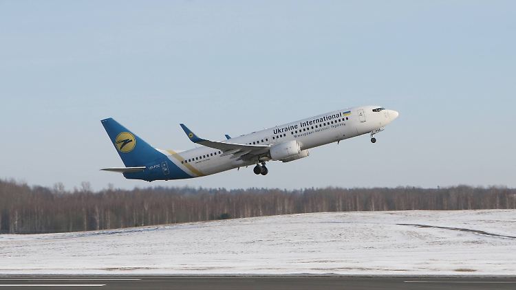 Die ukrainische Fluggesellschaft UIA hat nach eigenen Angaben keinen Versicherungsschutz mehr bei Flügen im ukrainischen Luftraum.