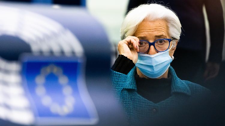 Lagarde hatte Anfang Februar die Tür für einen eventuellen Zinsschritt noch in diesem Jahr ein Stück weit geöffnet.