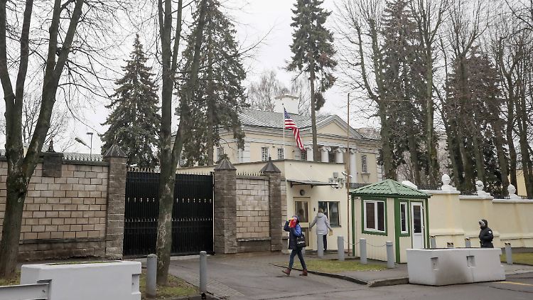 Familienangehörige von US-Botschaftsmitarbeitern wurden schon Anfang Februar zur Ausreise aus Belarus aufgefordert.