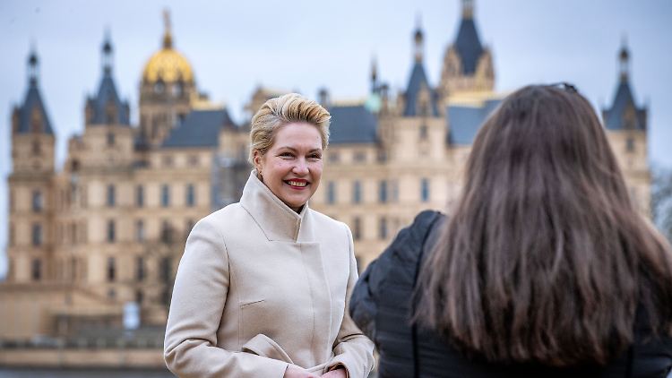 Schwesig übergibt die Regierungsgeschäfte vorübergehend an ihre Stellvertreterin Oldenburg.