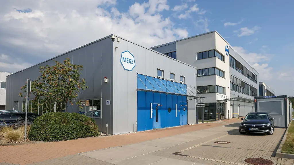 Nach-den-Worten-von-Ministerpraesident-Reiner-Haseloff-CDU-ist-der-Biopharmapark-in-Dessau-Rosslau-einer-der-innovativsten-und-dynamischsten-Industriestandorte-in-Sachsen-Anhalt