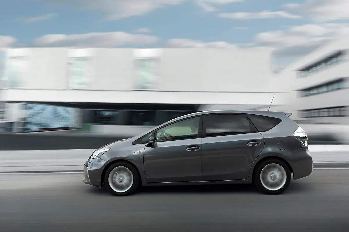 toyota-priusplus-25714-4