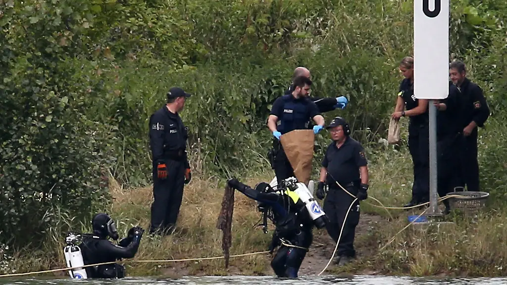 Die-Polizei-im-Einsatz-am-19-Juni-Hier-fanden-sie-die-tote-15-Jaehrige-Archiv