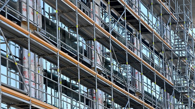 In den größten Städten werden heute laut des Zentralen Immobilien-Ausschusses (ZIA) vor allem "kleine Schuhschachteln" gebaut, kaum noch bezahlbare große Familienwohnungen.