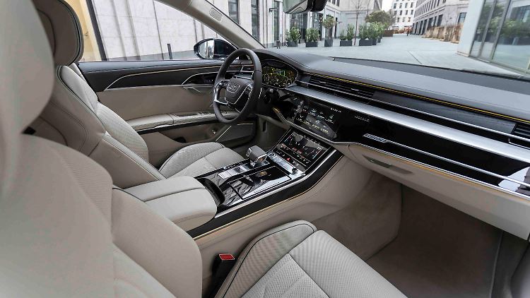 Das Innenleben des Audi A8 ist so erwartbar wie das Fahrverhalten: Es gibt nichts auszusetzen.