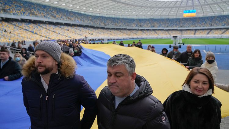 Feier im Stadion von Kiew. Die Nationalhymne ertönte im ganzen Land.