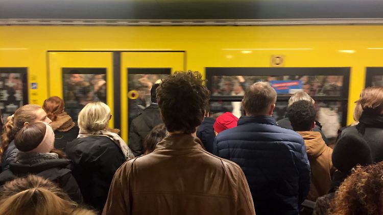 Die Kosten von geschätzt 2,5 Milliarden Euro für die dreimonatige Vergünstigung will der Bund übernehmen.