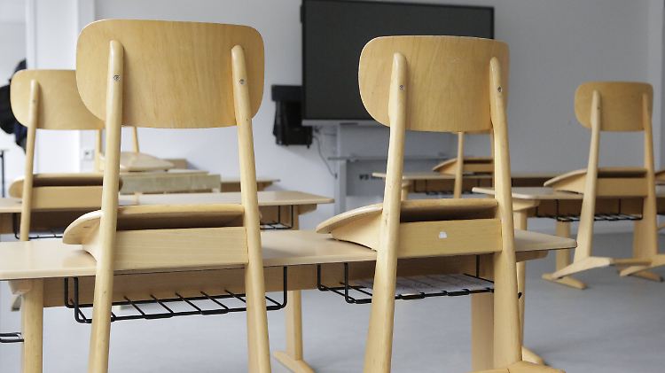 Der Schulunterricht fällt in NRW am Donnerstag landesweit wegen des erwarteten Unwetters aus.