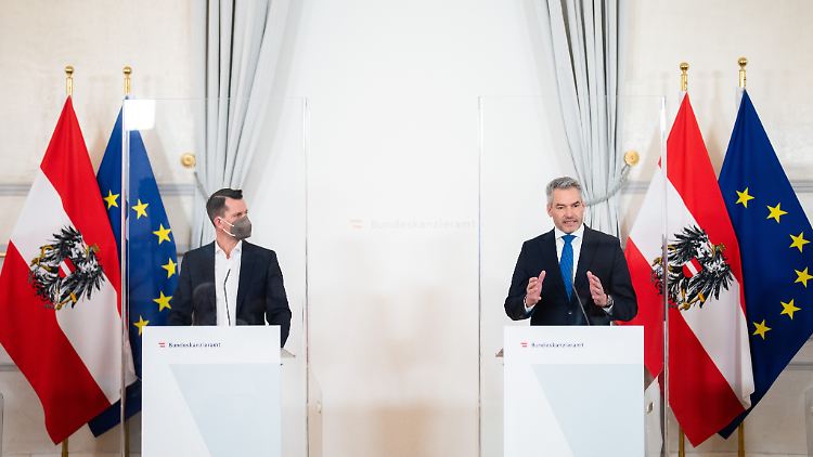 "Ein würdiges Frühlingserwachen aus einem eingefahrenen Krisenmodus", nennt Gesundheitsminister Wolfgang Mückstein (l.) die Öffnungspläne.