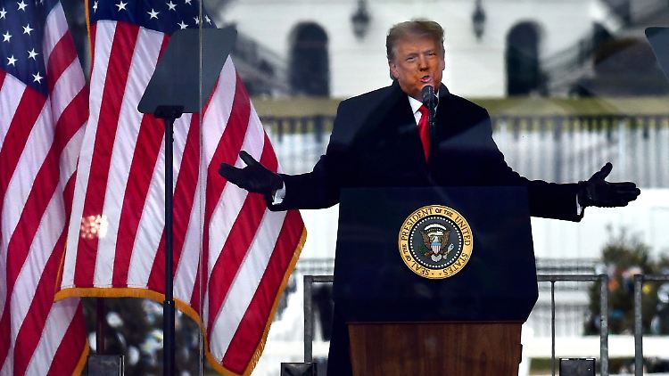 In seiner Rede am 6. Januar 2021 forderte Donald Trump seine Anhänger dazu auf, mit ihm zum Kapitol zu gehen, um den Republikanern die Stärke zu geben, die sie bräuchten, "um unser Land zurückzuerobern".