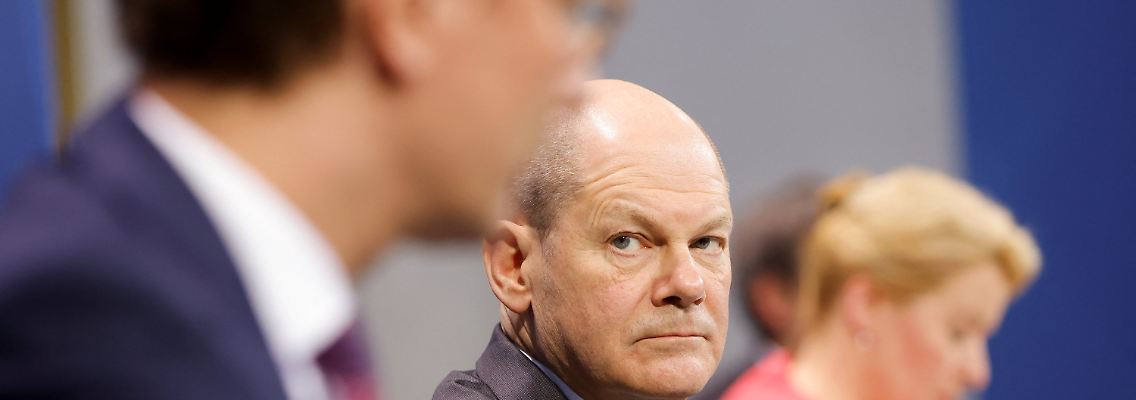 Kanzler Olaf Scholz will trotz Öffnungsschritten an der allgemeinen Impfpflicht wegen der Gefahren des Herbstes festhalten.