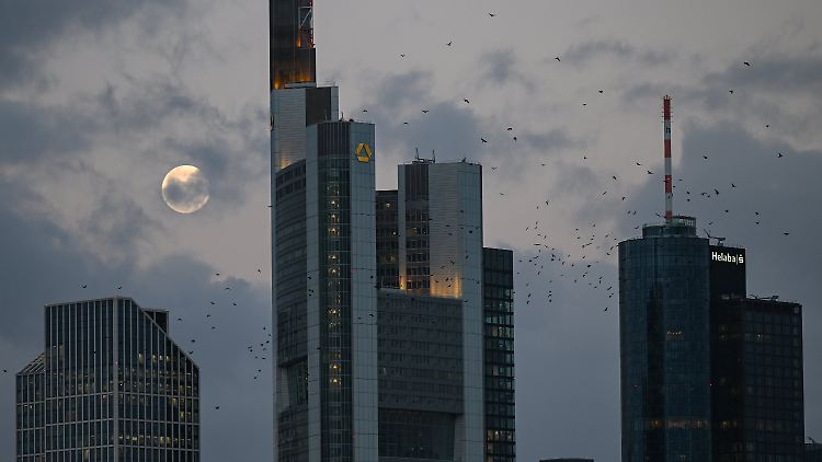 Schlechte Aussichten ergaben sich am Commerzbank-Gebäude in Frankfurt nur wegen Sturmtief Ylenia. Sonst läuft es für das Institut derzeit gut.