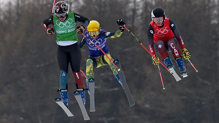 Beim Skicross wird es auch mal eng.