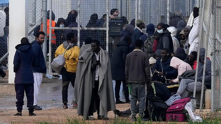 2021 kamen mehr als 12.000 Asylsuchende in den Süden der Insel.