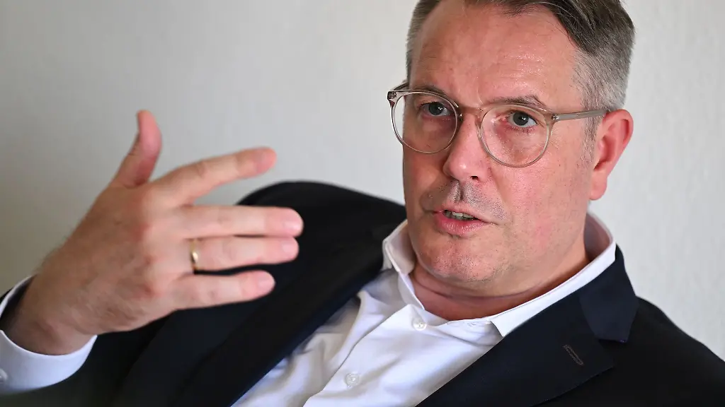 Alexander-Schweitzer-SPD-sieht-in-Friedrich-Merz-keine-Kanzlerqualitaet