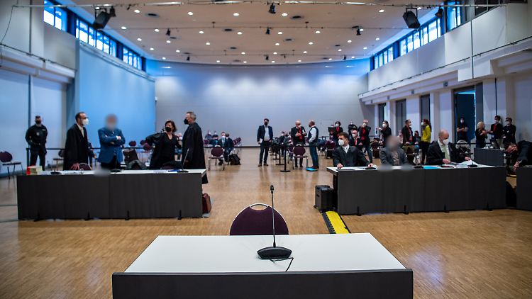 Der Prozess findet ausnahmsweise im Große Festsaal der Weser-Ems-Halle in Oldenburg statt.