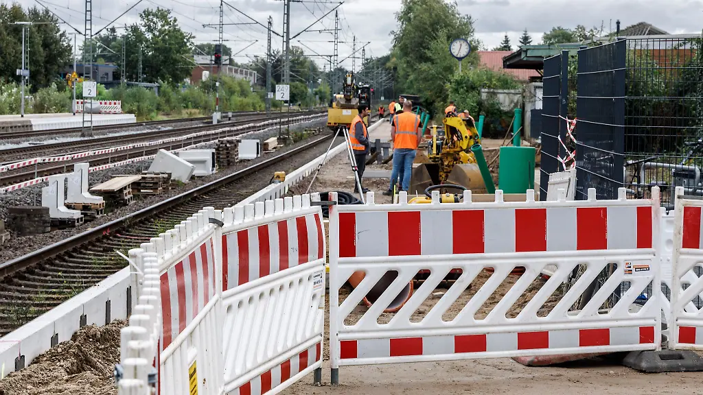 Auf-dem-Bahnhof-Schwarzenbek-wird-der-mittlere-Bahnsteig-verlaengert-und-neu-ueberdacht