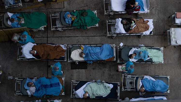 Das Gesundheitssystem Hongkongs zählt zu den besten der Welt - jetzt herrscht in den Krankenhäusern Kapazitätsengpass.