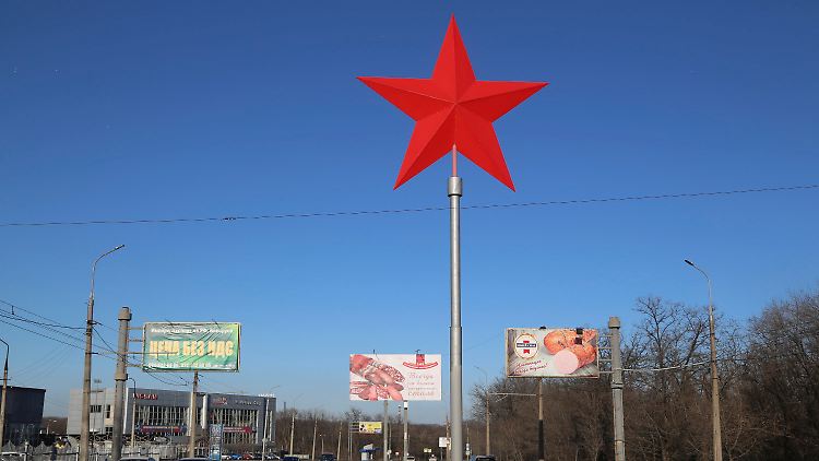 Ein roter Stern im von Separatisten beherrschten Donezk in der Ostukraine