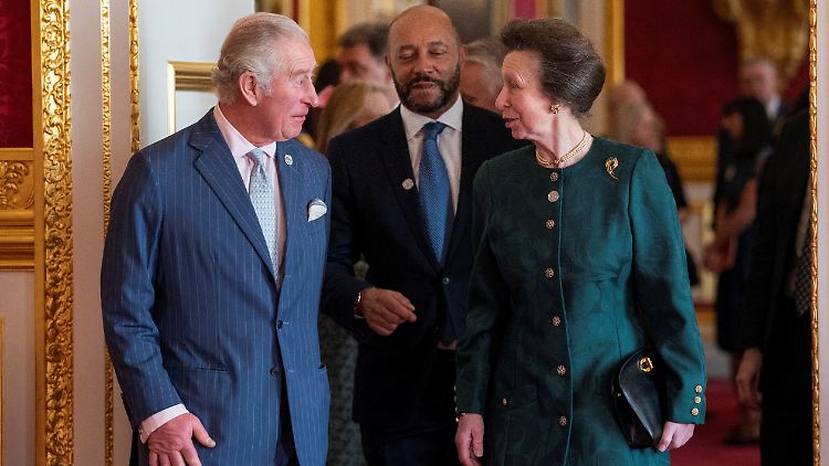 Zeigten sich gut gelaunt: Prinz Charles (l.) und seine Schwester Anne.