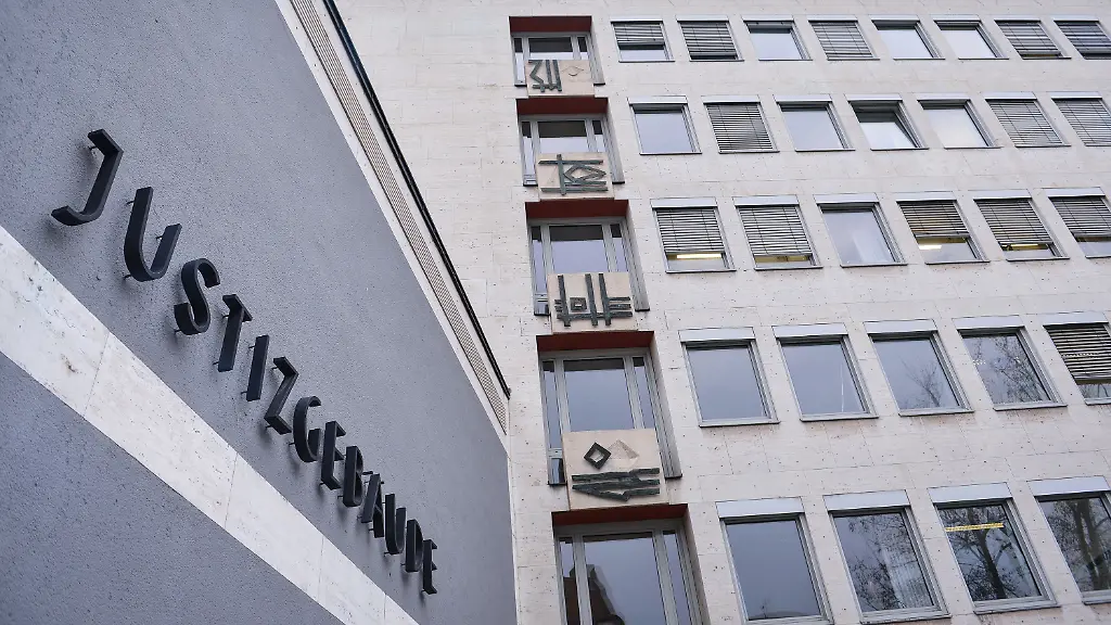 39e4df48dc289254fa292177ec1a2807