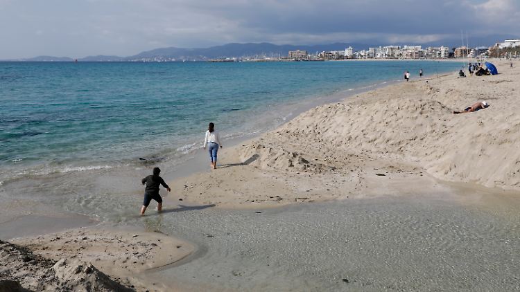 Die Regeln für Einreisende aus dem beliebten Urlaubsland Spanien werden ab Sonntag gelockert.