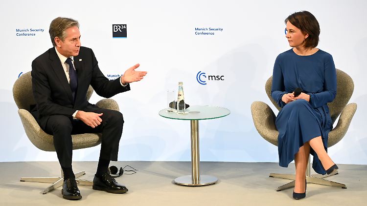 Nach ihrer Rede auf der Münchner Sicherheitskonferenz diskutierte Bundesaußenministerin Annalena Baerbock mit ihrem US-Kollegen Antony Blinken.