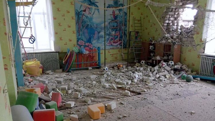 Glatter Durchschuss zum Sportraum der Kita: Zum Glück waren die Kinder gerade beim Frühstück.