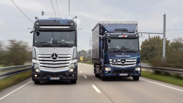 Daimler verfolgt beim E-Lkw eine Doppelstrategie. Die Stuttgarter setzen sowohl auf die Brennstoffzelle als auch auf den batterielektrischen Antrieb.