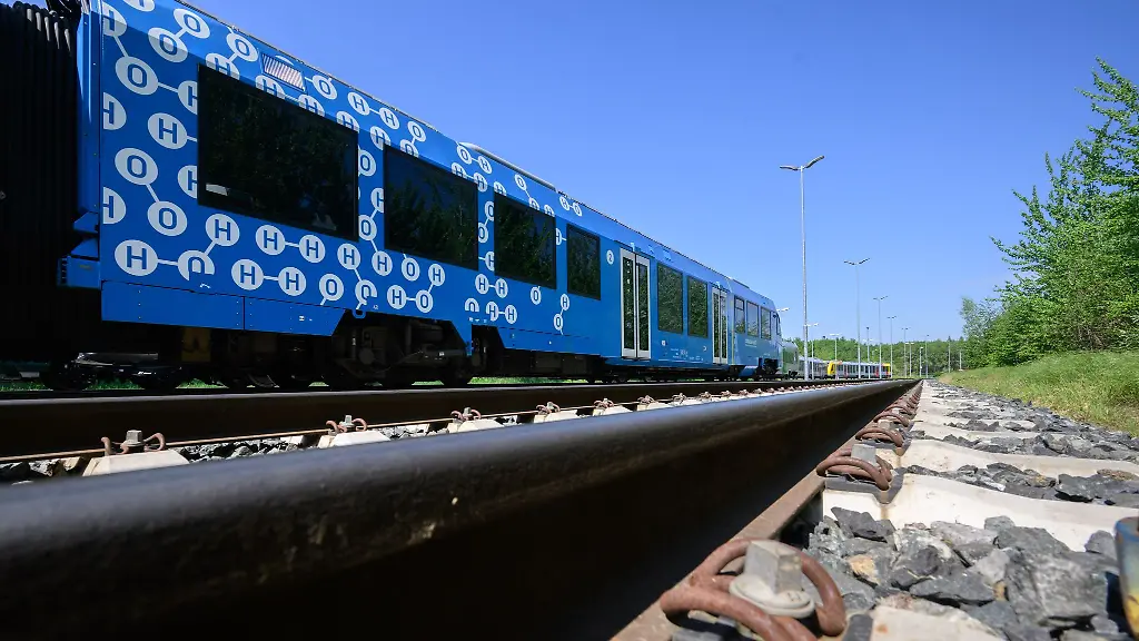 Seit-Ende-2022-sind-die-Wasserstoffzuege-zwischen-Cuxhaven-und-Buxtehude-unterwegs