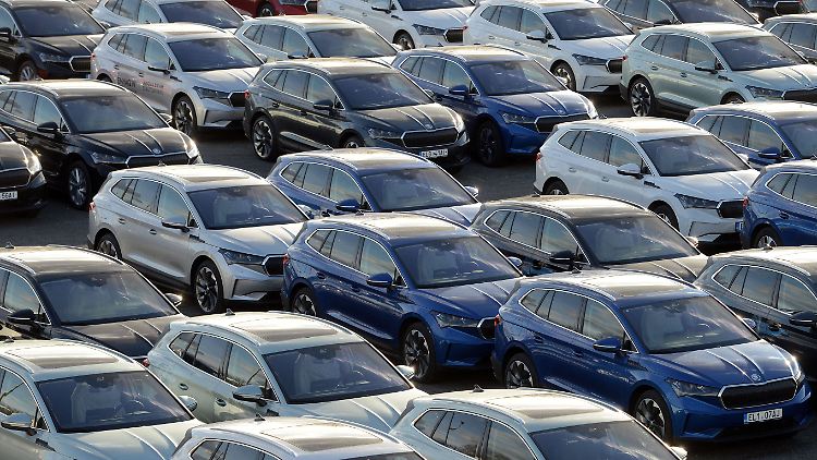 Wie es weiter geht? Im laufenden Jahr fahren die Autobauer auf Sicht, so die EY-Berater.