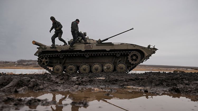 Truppen in der Ukraine haben in diesen Tagen mit der Schlammzeit zu kämpfen. 