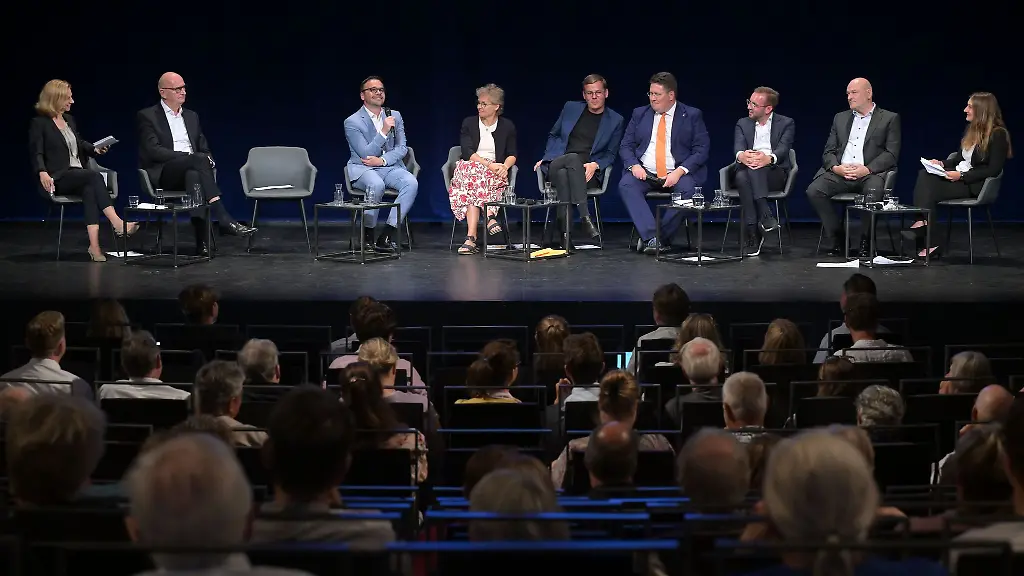 Schlagabtausch-vor-der-Landtagswahl-Die-Spitzenkandidaten-der-Brandenburger-Parteien-beim-Wahltalk-der-Potsdamer-Neuesten-Nachrichten-und-des-Tagesspiegels-AfD-Kandidat-Berndt-ging-zwischenzeitlich