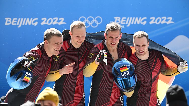 Das Gold-Team: Francesco Friedrich (rechts) lenkte seinen Schlitten auf Platz 1.