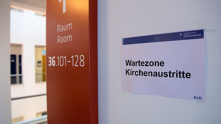 Immer Menschen in Bayern treibt es von der Kirche weg.