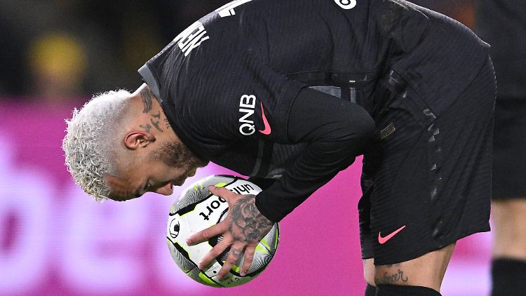 Neymar war noch guter Hoffnung, als er zum Elfmeter antrat.