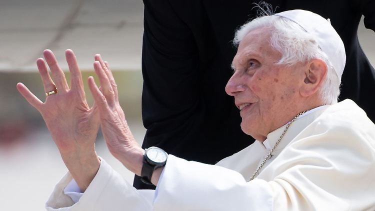 Das Landgericht Traunstein hat Fragen an Joseph Ratzinger, emeritierter Papst Benedikt XVI.