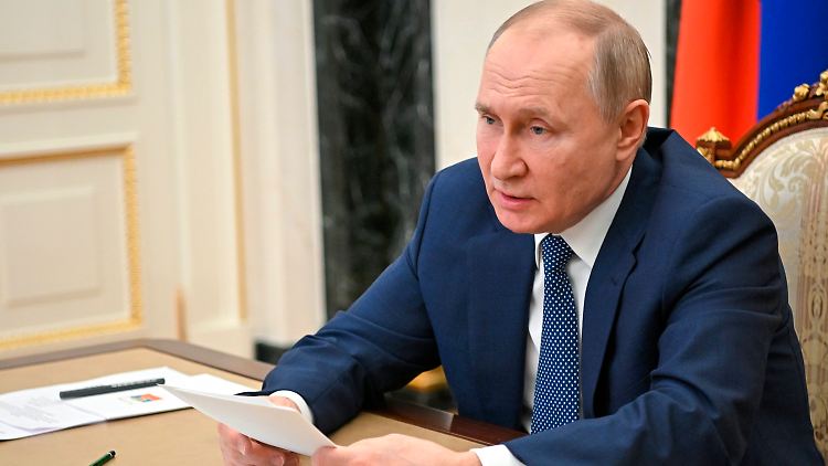 Am Sonntag hatte Macron zwei Mal mit Putin gesprochen.