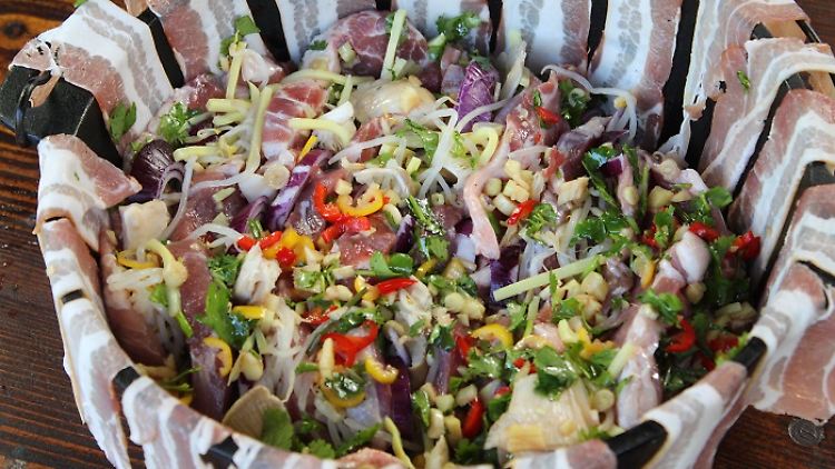 Schichfleisch kommt hier mal asiatisch daher - mit Zutaten wie Ingwer, Kokosmilch, Zitronengras und Bambussprossen.