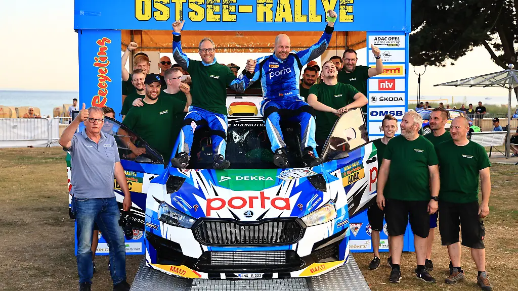 Kopf-an-Kopf Duell: Dennis Rostek gewinnt die ADAC Ostsee-Rallye - ntv.de