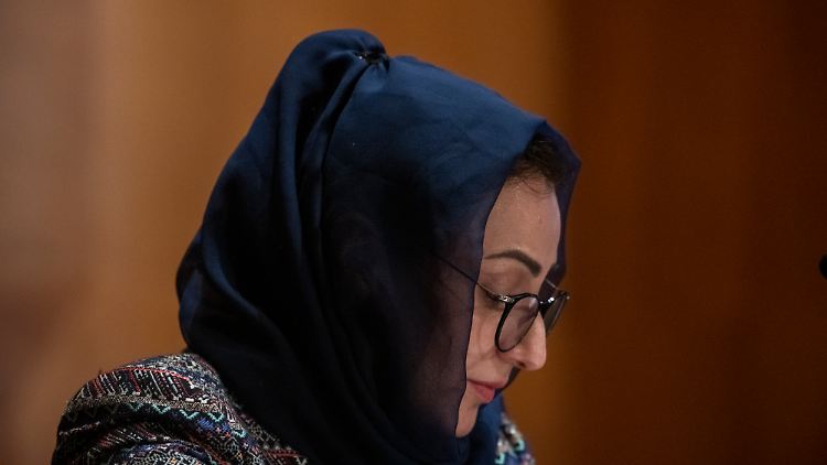 Seit ihrer Machtübernahme etablieren die Taliban eine Reihe von Vorschriften für das Verhalten der Bevölkerung.