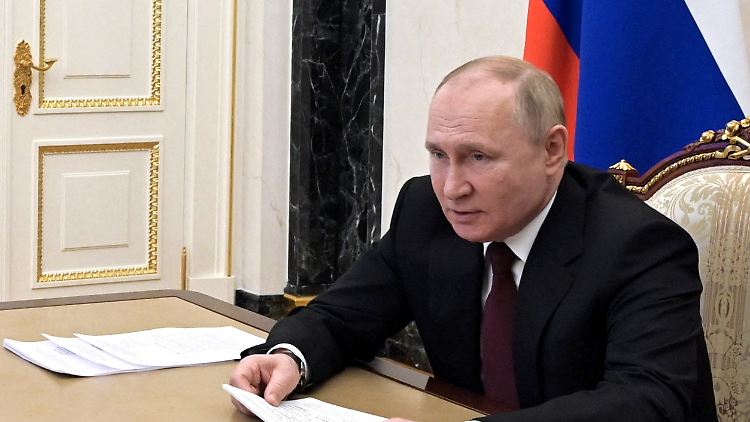 Vor wenigen Tagen hatte Putin noch betont, die Minsker Vereinbarungen "bis zum Ende" umsetzen zu wollen.