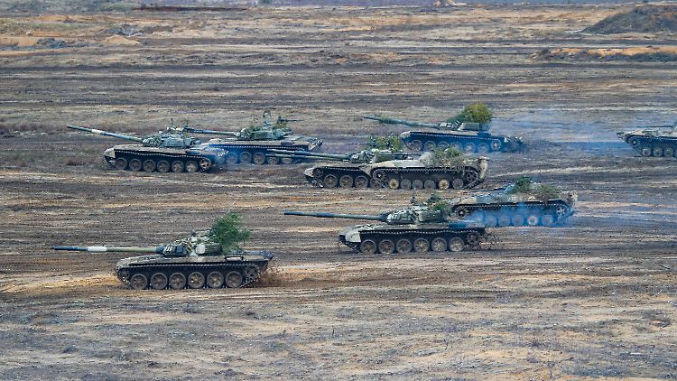 Russische Panzer während eines Manövers vergangene Woche. 