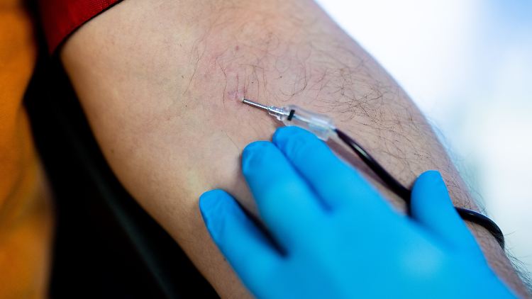 Täglich werden in Deutschland bis zu 15.000 Blutspenden benötigt.