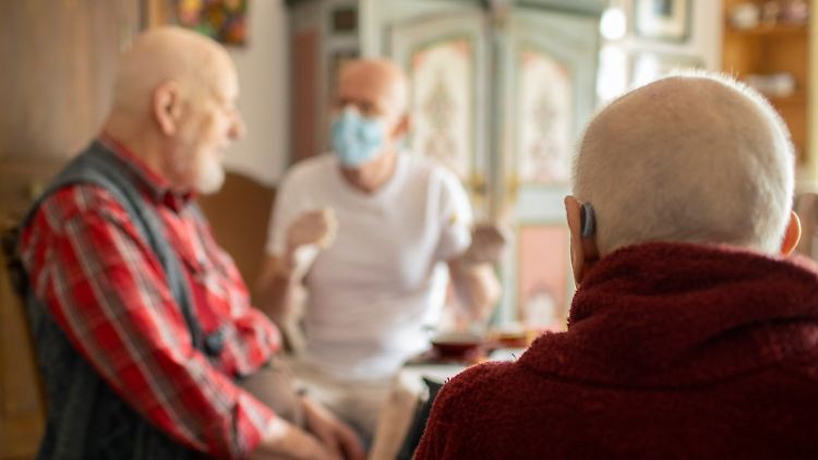 Profitieren sollen Pflegekräfte, die durch die Behandlung von Covid-Patienten besonders belastet waren.