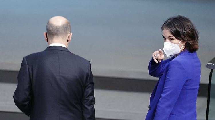 Die Sicherheit Europas lastet auch auf ihren Schultern: Kanzler Scholz und Außenministerin Baerbock.