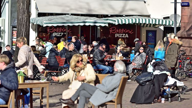 Viele sehnen den Frühling herbei und mit ihm mehr Normalität.
