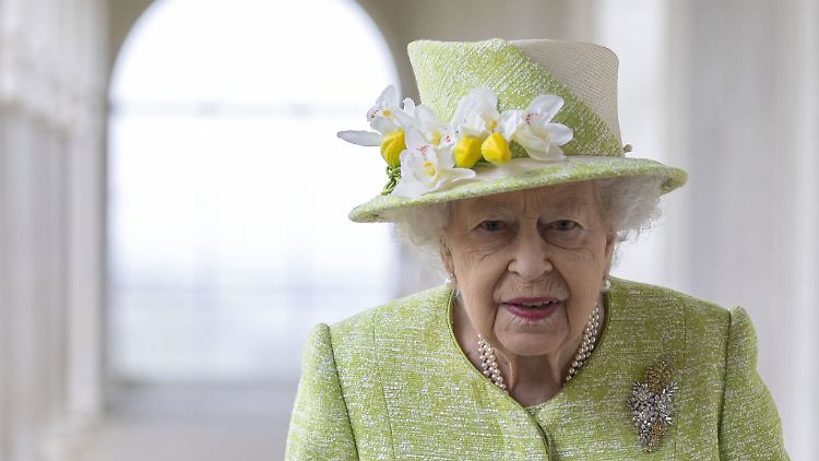 Queen Elizabeth verurteilt Putins Taten und unterstützt die Menschen in der Ukraine.