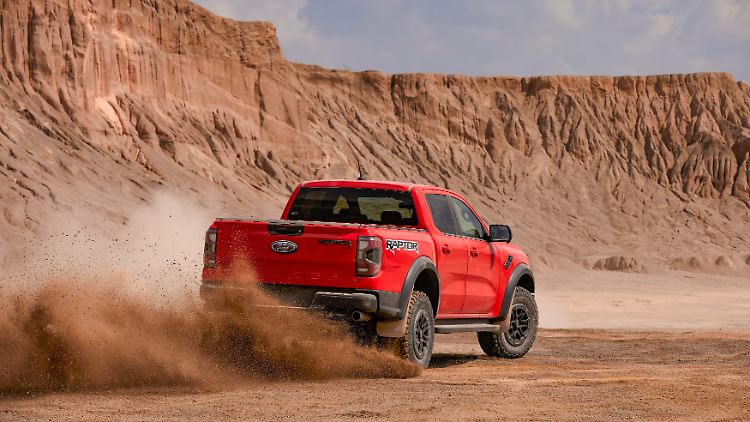 Geländeuntersetzung und Differenzialsperren für Vorder- und Hinterachse sind beim Ford Raptor natürlich mit an Bord.