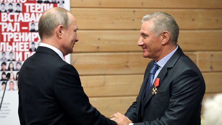 Igor Rotenberg und Wladimir Putin (v.r.).